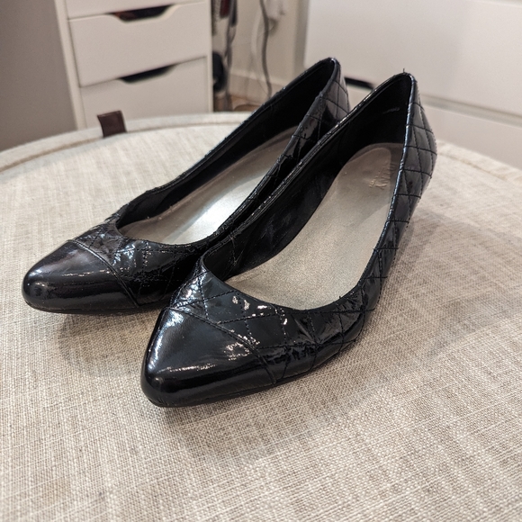 Me Too NY Emerson Quilted Patent Leather Kitten Heel - Picture 5 of 10